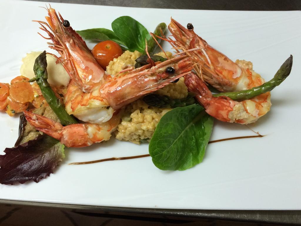 Logis Hotel Restaurant Le Flamant Rose Camargue Albaron ภายนอก รูปภาพ
