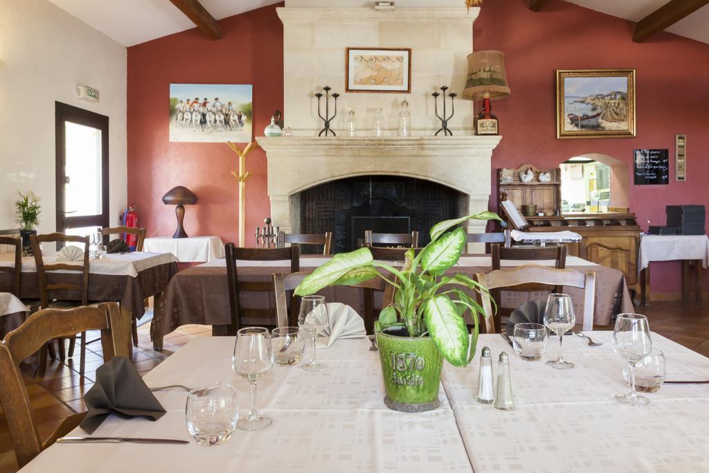 Logis Hotel Restaurant Le Flamant Rose Camargue Albaron ภายนอก รูปภาพ